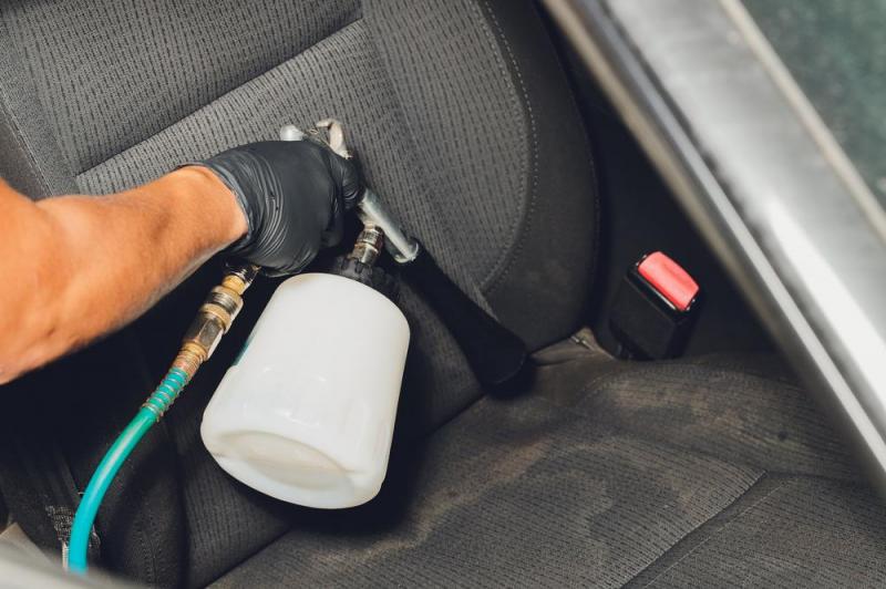 Si&egrave;ges tach&eacute;s ou us&eacute;s &agrave; S&eacute;lestat, quel entretien pour le textile d'ameublement auto ?